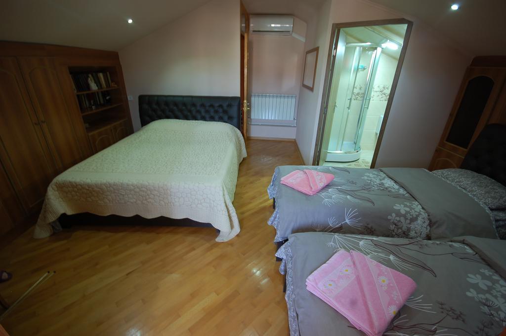 Guest House Eka & Gio Sighnaghi Bagian luar foto